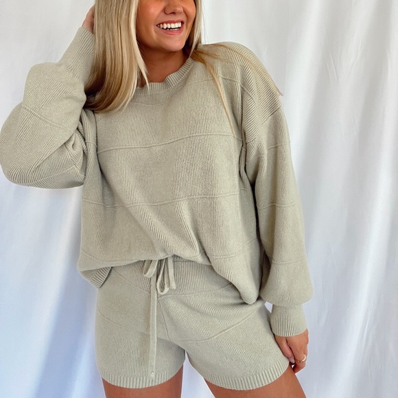 SAGE SWEATER & SHORTS SET - Picture 2 of 2